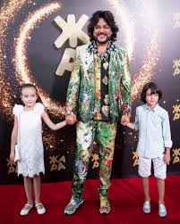 Об этом журналистам поведал их дедушка бедрос киркоров. Foto Filipp Kirkorov S Detmi Alloj Viktoriej I Martinom Emin Agalarov Alena Gavrilova I Drugie Na Otkrytii Festivalya Zhara V Baku Tatler Zhurnal O Svetskoj Zhizni