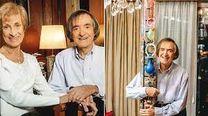 El mas grande comico y actor para niños. El Estrafalario Recuerdo Emotivo De Carlitos Bala En El Living De Su Casa Tiene Una Replica Del Chupetometro Ciudad Magazine