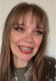 Danielle Flood's Instagram, Twitter & Facebook