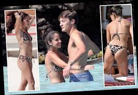 The f1 star and de vries have reportedly been dating for three years. F1 Star George Russell Cuddles And Kisses Stunning Girlfriend Carmen Montero Mundt On Beach In St Barts Thejjreport