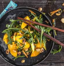 Schneller Mangosalat Mit Erdnussen Foodboom Rezept Mango Salat Asiatischer Salat Salat Mit Fruchten