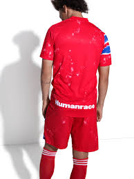 Available to buy instore and online at adidas.com, fcbayern.com and fc bayern stores from 27th february, the jersey will be worn for the first and only fc bayern munich. Fc Bayern Shirt Human Race Official Fc Bayern Munich Store