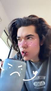 Imagen Descubierto Por Jade Descubre Y Guarda Tus Propias Imagenes Y Videos En We Heart It In 2020 Conan Gray Conan Gray Aesthetic Conan