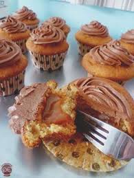 Cupcake Vanille Glacage Au Chocolat Et Cœur Coulant Caramel Au Beurre Sale Recette Cupcake Glacage Chocolat Gateaux Et Desserts