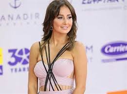 حسمت الفنانة حلا شيحة والداعية الإسلامي معز مسعود الجدل والأقاويل التي انتشرت في الأشهر الماضية حول ارتباطهما، إذ نشر مسعود، الثلاثاء 1 دجنبر 2020، مقطع فيديو لأغنية بصوته، بعنوان المقاتل، عبر حسابه على موقع إنستغرام، وأهداها لـحلا، وعلق عليها بقوله. Ø£ÙˆÙ„ ØµÙˆØ±Ø© Ù„Ù€ Ø­Ù„Ø§ Ø´ÙŠØ­Ø© ÙˆÙ…Ø¹Ø² Ù…Ø³Ø¹ÙˆØ¯ Ù…Ù† Ø­ÙÙ„ Ø²ÙØ§ÙÙ‡Ù… ÙˆØªØ¸Ù‡Ø± Ø¨Ø§Ù„Ø­Ø¬Ø§Ø¨ Ø®Ø¨Ø± Ø­ØµØ±ÙŠ