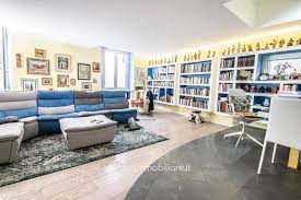 Ta genova e adiacente alla darsena, grande monolocale con ampia cucina abitabile e bagno. Vendita Appartamento Centro Storico Genova
