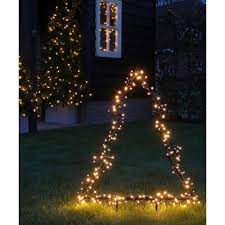 creeer een kerstsfeer in je tuin tuintuin kerst voordeuren kerst kerstmis