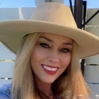 Ashley Buis's Instagram, Twitter & Facebook