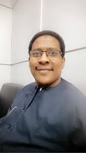 ✈️ Travel Tips for a Smooth Airport Check-In ✈️ 1. Arrive Early: Aim to  check in 3 hours before your flight for international travel and 2 hours  for domestic flights. This gives