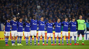 Die übertragung startet bereits um 19.30 uhr mit vorberichten, ab 20.30 uhr rollt dann der ball. Dfb Pokal Schalke Gewinnt Ein Emotionales Spiel Sport Sz De