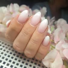 nagel in mandelform kurz ombre nagellack babyboomer nagel nageldesign nageltrends sommer nailsart babyboomer nagel nagel gelnagel