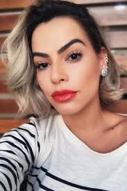 Tucking hair behind the ear is just a simple way to get your long hair out of your face. 39 Short Layered Hairstyles Behind The Ears