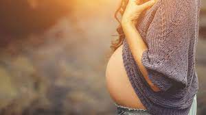 Dein babybauch sollte zum zeitpunkt deines shootings natürlich schön rund sein, aber nicht so rund, dass dein nachwuchs in jedem moment kommen könnte. Babybauch Shooting 5 Profi Tricks Fur Perfekte Fotos Echte Mamas