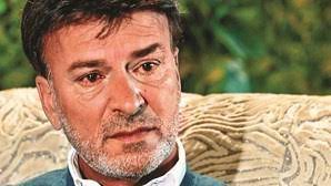 • 8 млн просмотров 6 лет назад. Goucha Conta Como Recebeu O Convite Para Entrevistar Tony Carreira Sobre A Morte Da Filha Sara Famosos Correio Da Manha