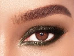 People with green eyes should look for burgundy, rust, and other warm, reddish tones, though black and brown can also work well. The Best Eyeshadow Colours To Make Hazel Eyes Pop Charlotte Tilbury