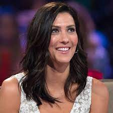 Bachelor Nation Reacts To Becca Kufrin Becoming The Next Bachelorette Becca Kufrin Dark Hair Hair Beauty