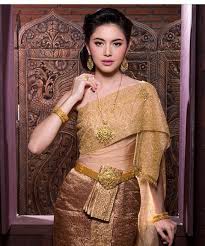 The bride will choose one of them as the dress to wear for the wedding. 56 Traditional Thai Clothes Ideas Thai Clothes Thai Dress Thai Traditional Dress