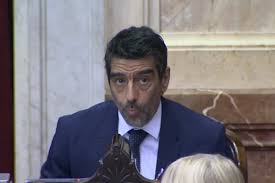 Se sabe que permanecerá en parís y cumplirá la cuarentena obligatoria que le exige suiza a quienes no residen en países europeos, para luego ingresar a ese país. Tailhade Denuncio A Jorge Grecco Por Presunto Enriquecimiento Ilicito Parlamentario