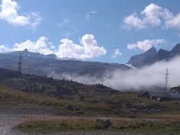 Des cit�s englouties, des ch�teaux myst�rieux et des merveilles naturelles pour renouveler la liste immortelle. Local Route Lac De Senin Switzerland