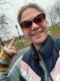 Who did this? 🎀 🎄& Thank you! (they're all the way around the park!)