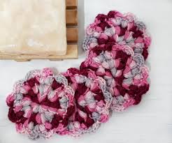 One more brilliant beautiful pair of crochet slippers this time the floral version of crochet slippers! 13 Free Summer Crochet Patterns The Summer Stitch Along Hanjan Crochet