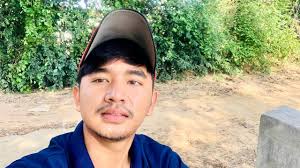 Just baked these Mini Pineapple Upside-Down/ Cupcakes and they're a hit!  🍍🧁 Ingredients: 1/4 cup butter, melted 1/2 cup brown sugar 1 can (20 oz)  pineapple slices, drained and cut into small