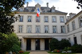 The uk reinstated its 14 day quarantine period for travellers. Vendee Wikipedia
