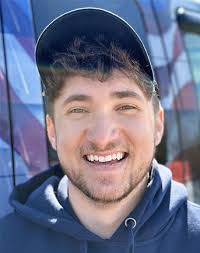 Eric Bucci's Instagram, Twitter & Facebook