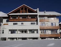 *direkt beim ausgangspunkt von loipen/wanderwege bzw kinderspielplatz. Hotels Serfaus Fiss Ladis Unterkunfte In Tirol Osterreich