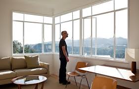 Historic property with amazing architecture and hillside views including views of the hollywood sign. Moderne Schloss Einsame Prinz Moby Haus In Den Hollywood Hills