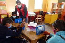 Durante el operativo se comprobó que el profesor que dictaba las clases se encontraba sin mascarilla y solo tenía un protector facial. Ministro Cuenca Minedu Prepara Retorno Gradual A Clases Presenciales Noticias Agencia Peruana De Noticias Andina