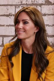 Kate Middleton's Earsass Issy Star Earrings in Gold