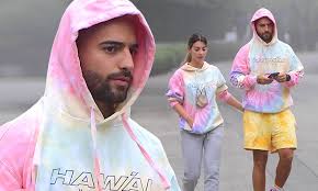 Hola, soy susana gómez candidata al certamen de belleza mexico internacional representando al estado de méxico en la. Maluma Twins With Galpal In Tie Dye Hoodies After Covering Billboard With Jennifer Lopez Daily Mail Online