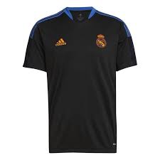 Der spanische spitzenklub real madrid wird in der neuen saison 2021/22 mit einem traditionell weißen heimtrikot auflaufen. Adidas Real Madrid Trainings Trikot 21 22 Herren Schwarz Deinsportsfreund De
