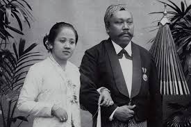 See if your friends have read any of r.a. 7 Fakta Tentang R A Kartini Dan Kehidupan Pribadinya Yang Patut Kamu Ketahui
