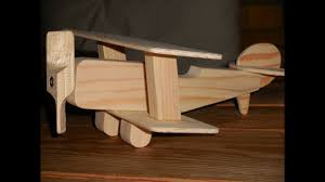 Im ersten schritt zum selbermachen ihrer tigerente müssen sie die tigerente in der entsprechenden form und größe auf ihr holzstück aufzeichnen. Holzflugzeuge Zum Spielen Einfach Selbst Gemacht Youtube