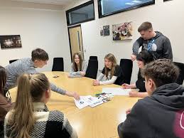 Pupils pitch ideas in Dragons' Den