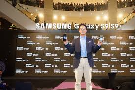 With a wide array of smartphones, as well as feature phones and basic phones under its brand. The Galaxy S9 And S9 Arrive To Revolutionise The Way Malaysians Communicate Today Samsung Newsroom Malaysia