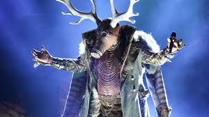 Weder zuschauer noch rateteam hatten vor der enthüllung auf sie getippt. The Masked Singer Knaller Auftakt Matthias Opdenhovel Enthullt Katrin Muller Hohenstein War Das Schwein Bunte De