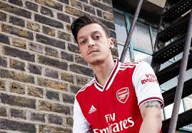 Customize jersey arsenal 2019/20 with your name and number. Adidas Unveils Retro Arsenal Jersey Inspired By The Gunners European Cup Final Win