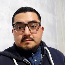 Buenas tardes, ustedes que cantidad de alimento recomiendan darle sus  gallinas? Por ejemplo si mitad maiz y mitad ponedor o puro alimento para  ponedoras? Porque les ando dando mitad y mitad