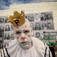 Puddles Pity Party wêneyekî nû bar kir.