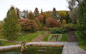 The botanical garden offers a vast and impressive collection of plants and flowers, and is a great place to visit all year round. Goteborgs Botaniska Tradgarden Schneehornchen