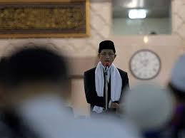 Pesawat terbang adalah pesawat udara yang lebih berat dari udara, bersayap tetap, dan dapat terbang dengan tenaga sendiri.secara umum istilah pesawat terbang sering juga disebut dengan pesawat udara atau kapal terbang atau cukup pesawat dengan tujuan pendefenisian yang sama sebagai kendaraan yang mampu terbang di atmosfer atau udara. Lebih Baik Diam