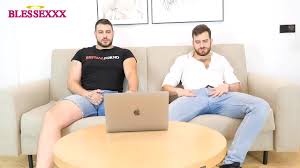 Straight guy gets sucked off by his gay friend - XNXX.COM