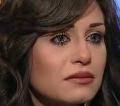 وظهرت في الصورة مرتدية مايوه باللون الأسود ، وكانت تجلس أمام. Ù…Ù†Ø© ÙØ¶Ø§Ù„ÙŠ Ù…Ù†Ù‡Ø§Ø±Ø© Ù†ÙØ³ÙŠØ§ Ø¨Ø¹Ø¯ Ø§Ù„Ø§Ø¹ØªØ¯Ø§Ø¡ Ø¹Ù„ÙŠÙ‡Ø§ Ø¨Ø§Ù„Ø¶Ø±Ø¨ ÙˆØ§Ù„Ø³Ø¨ Ø¨Ù†ÙˆØªÙ‡ ÙƒØ§ÙÙŠÙ‡