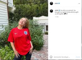 There were competitions for professional and amateur teams. Aoizikhsnk9eqm