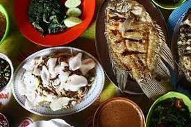Selanjutnya, iris bawang merah dan bawang putih, lalu haluskan bumbu. Gurami Sambal Honje Dari Ciamis Halaman All Kompas Com