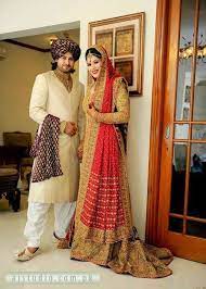 Pakistani Wedding With A Different Pair Of Shoes Though Not A Fan Of The Aladdin Style Pakistani Bride Asian Wedding Dress Asian Dress