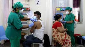 La variante del coronavirus detectada en la india, denominada delta, puede ser un 60% más contagiosa que la hallada en kent (sureste de. Coronavirus Hoy Variante India Podria Ser Un 60 Mas Contagiosa Segun Experto Coronavirus Dw 04 06 2021
